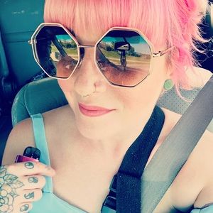 Meet your Posher, Becky